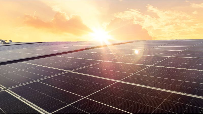 Eficiência de um painel solar em um dia bem ensolarado